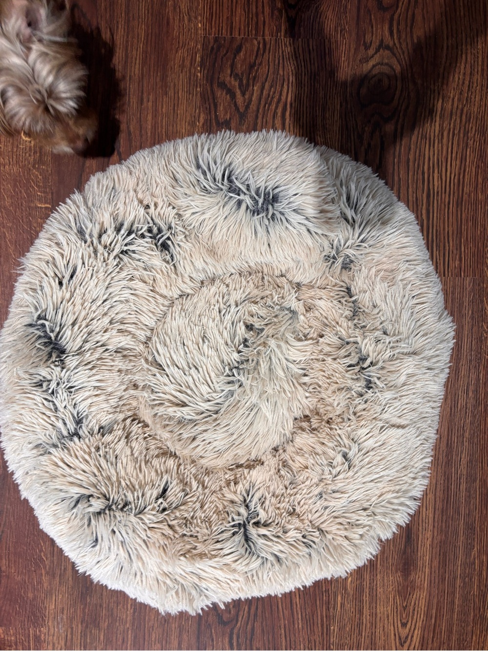 Savfox Plush Round Faux Fur dog or cat bed Cream and Gray